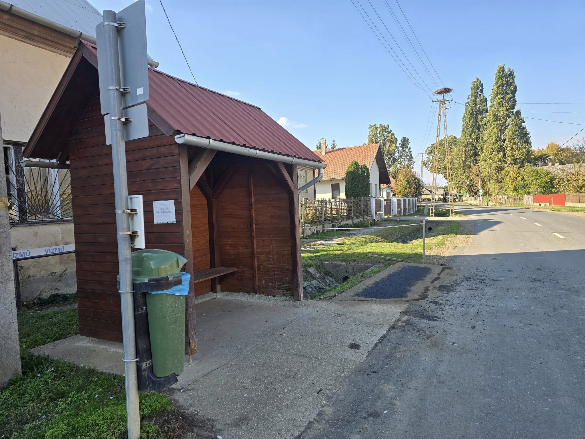 Buszmegálló felújítás 2